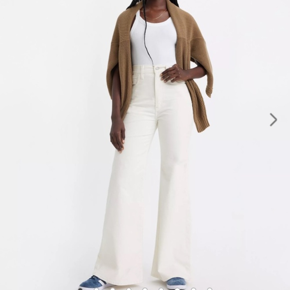 Levi's® Premium
RIBCAGE BELL CORDUROY WOMEN'S PANTS